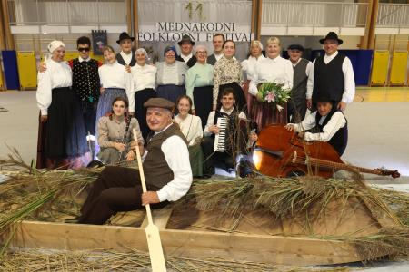 11. MEDNARODNI FOLKLORNI FESTIVAL RAKEK 75 FOTO LJUBO VUKELIČ